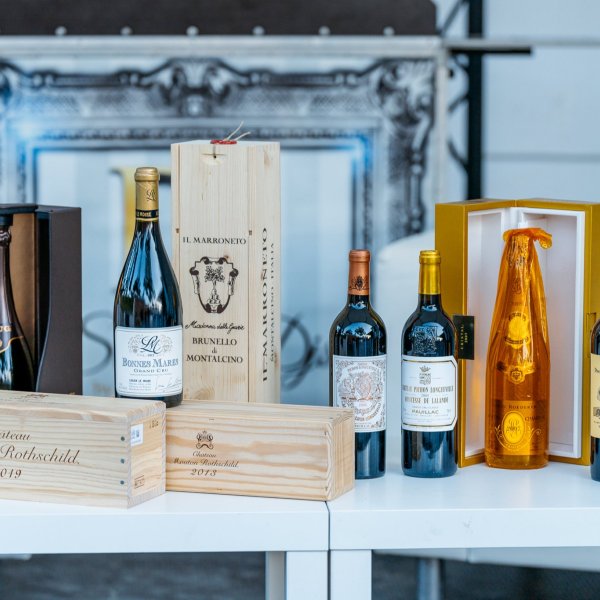 Charitativní dražba prestižních francouzských vín na Gentlemen's Clubu v Olomouci přispívá Nadaci rodiny Morávkových