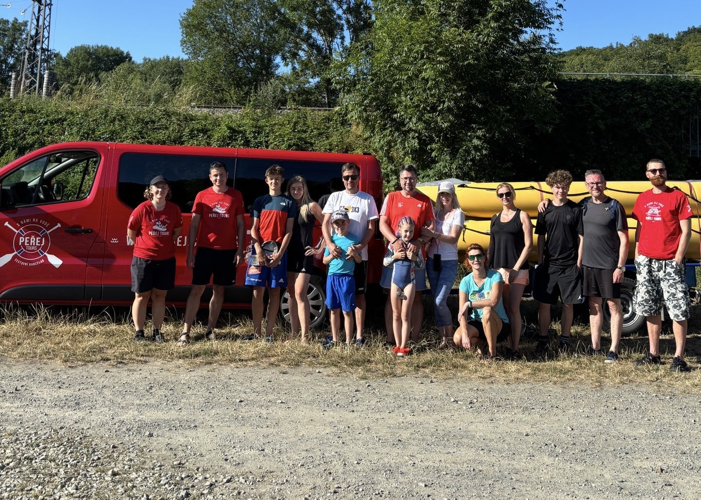 Na vodu s komorou: Letní teambuilding, který stál za to