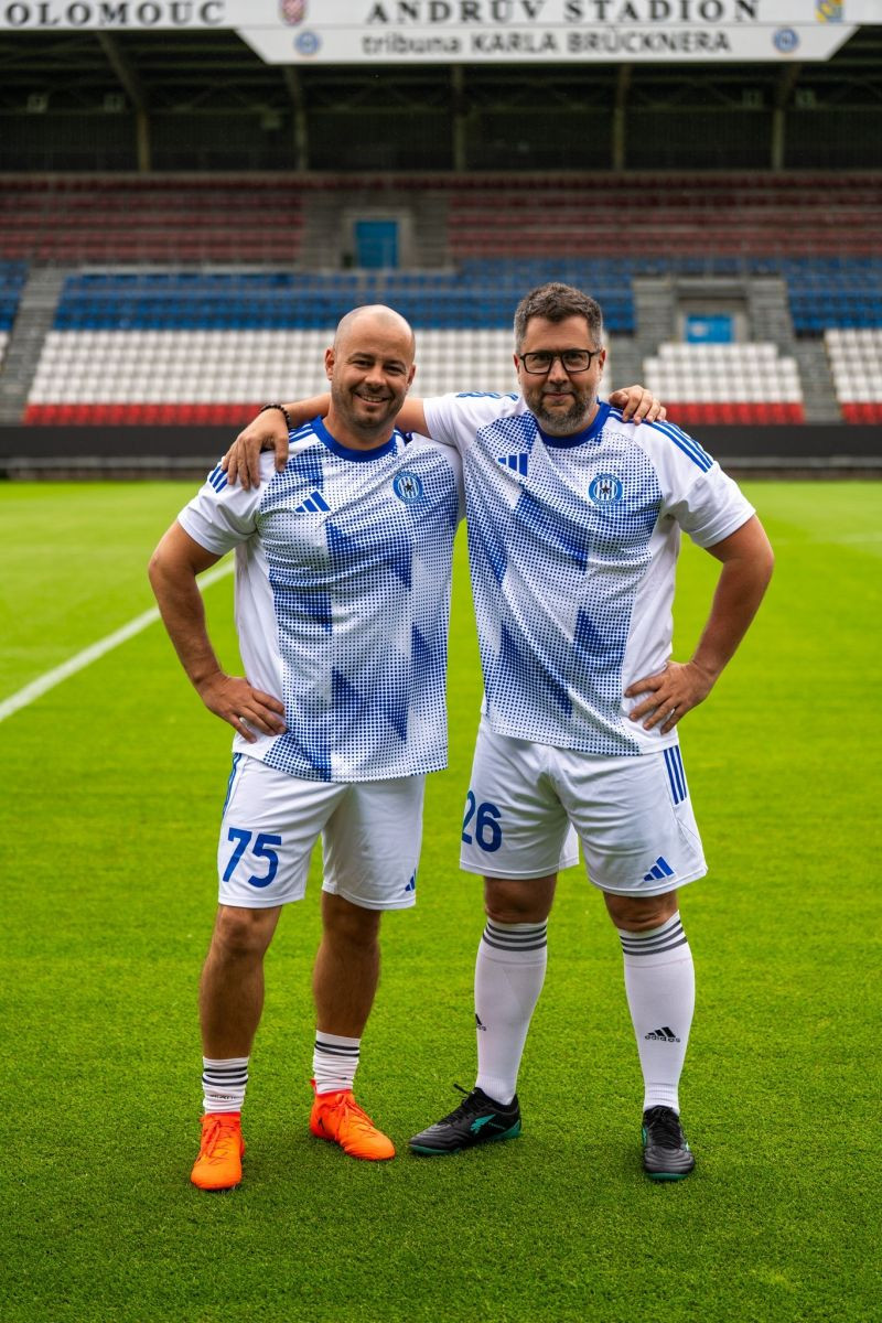 Fotbal na Andrově stadionu spojil členy OHK Olomouc sportem i networkingem